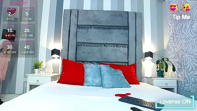 Julianewell online show from 03-08-25, 12:41