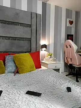 Julianewell online show from 12-03-25, 12:25