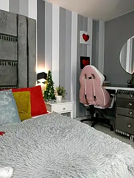 Snapshot of Julianewell chatting on 12-18-25, 12:33 Julianewell online show from 12-18-25, 12:33