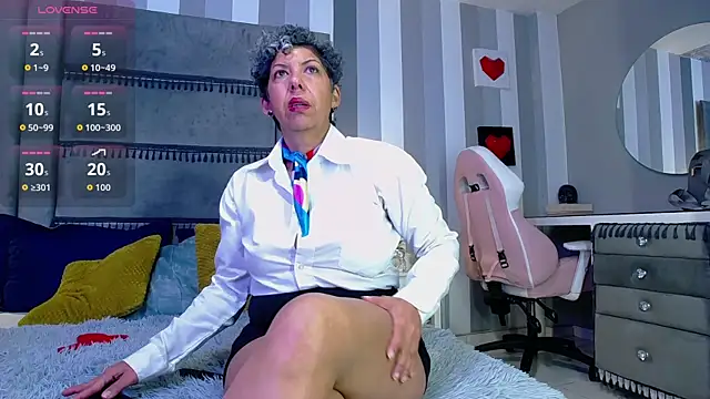 Snapshot of Julianewell chatting on 01-13-26, 12:21 Julianewell online show from 01-13-26, 12:21