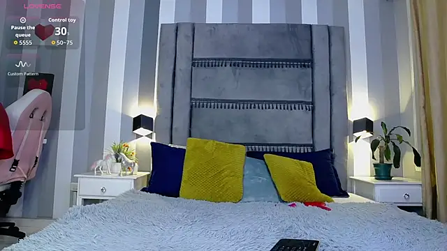 Snapshot of Julianewell chatting on 02-11-26, 12:32 Julianewell online show from 02-11-26, 12:32