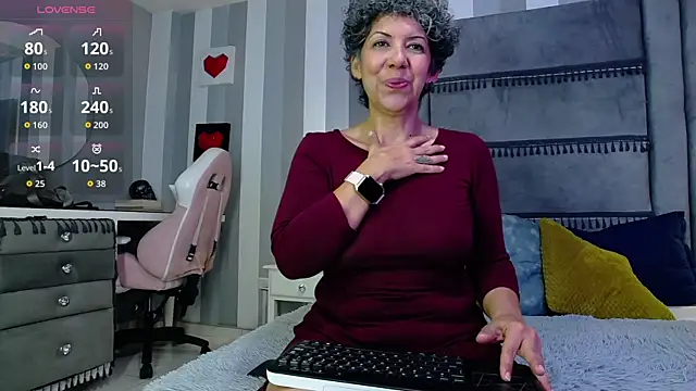 Snapshot of Julianewell chatting on 02-20-26, 12:38 Julianewell online show from 02-20-26, 12:38