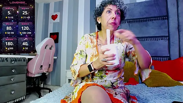 Snapshot of Julianewell chatting on 04-01-26, 12:39 Julianewell online show from 04-01-26, 12:39