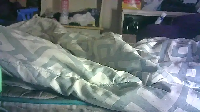Snapshot of DI4MOND_FIR3 chatting on 05-12-26, 04:15 DI4MOND FIR3 online show from 05-12-26, 04:15