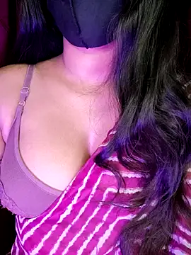 SexyAndHottie online show from 02-08-25, 02:47