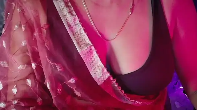 Snapshot of SexyAndHottie chatting on 05-11-26, 05:10 SexyAndHottie online show from 05-11-26, 05:10