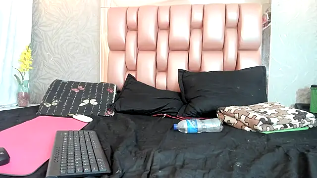 KOURTNEY-- online show from 11-13-25, 02:10