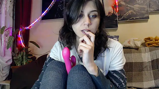 Snapshot of BroadFantasy chatting on 02-10-25, 08:21 BroadFantasy online show from 02-10-25, 08:21