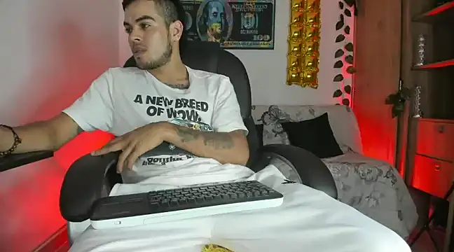 Snapshot of mikee_scooth chatting on 01-08-25, 01:32 mikee scooth online show from 01-08-25, 01:32