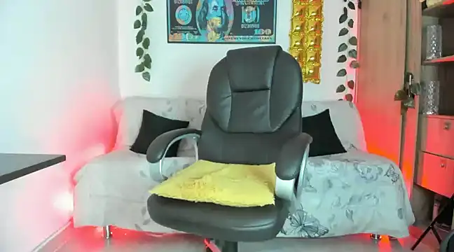 Snapshot of mikee_scooth chatting on 01-11-25, 01:06 mikee scooth online show from 01-11-25, 01:06