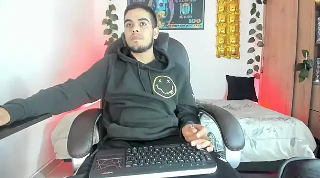 Snapshot of mikee_scooth chatting on 02-12-25, 07:02 mikee scooth online show from 02-12-25, 07:02