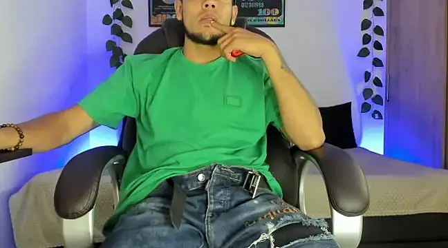 Snapshot of mikee_scooth chatting on 03-04-25, 01:28 mikee scooth online show from 03-04-25, 01:28