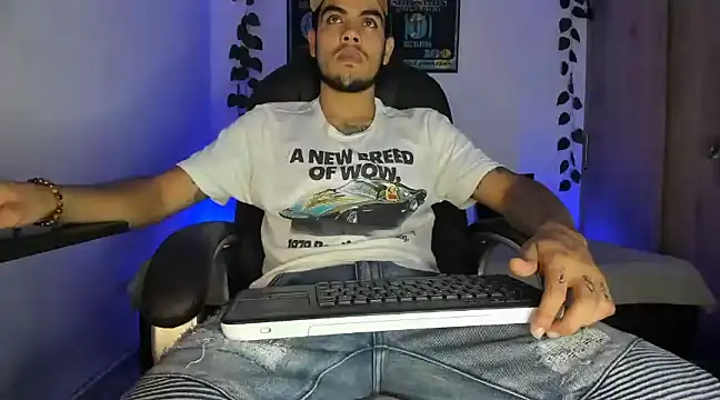 Snapshot of mikee_scooth chatting on 03-15-25, 12:25 mikee scooth online show from 03-15-25, 12:25