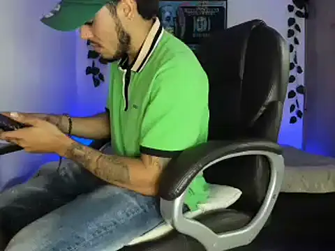 Snapshot of mikee_scooth chatting on 03-16-25, 03:25 mikee scooth online show from 03-16-25, 03:25