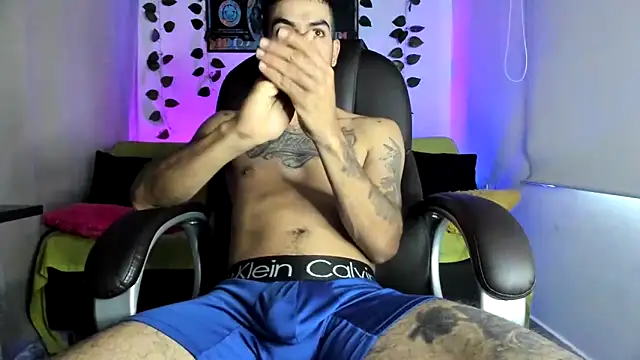 Snapshot of mikee_scooth chatting on 10-02-25, 04:58 mikee scooth online show from 10-02-25, 04:58