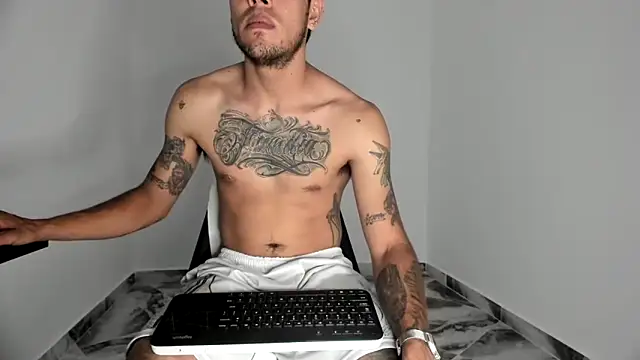 mikee scooth online show from 11-08-25, 04:40