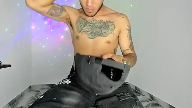 Snapshot of mikee_scooth chatting on 05-12-26, 08:17 mikee scooth online show from 05-12-26, 08:17