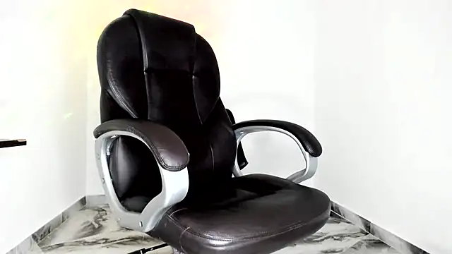 Snapshot of mikee_scooth chatting on 05-30-26, 04:59 mikee scooth online show from 05-30-26, 04:59