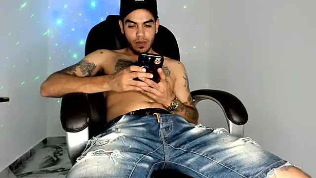 Snapshot of mikee_scooth chatting on 06-11-26, 08:29 mikee scooth online show from 06-11-26, 08:29