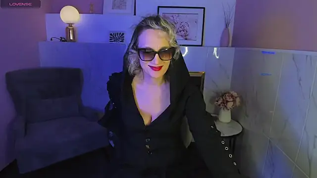 Queen Anna  online show from 01-23-25, 04:48