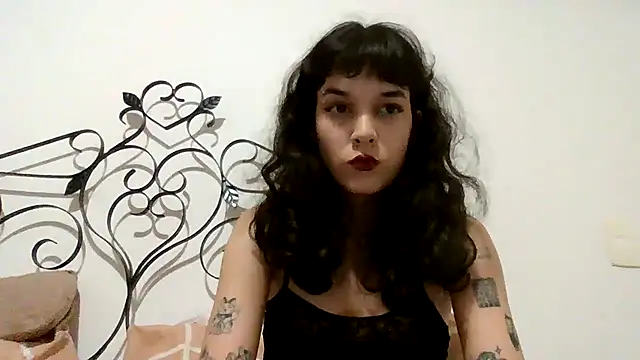 Snapshot of kimmykink chatting on 10-14-25, 11:49 kimmykink online show from 10-14-25, 11:49