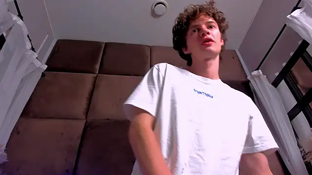 Snapshot of LukeSweet chatting on 05-14-26, 01:07 LukeSweet online show from 05-14-26, 01:07