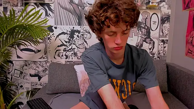 Snapshot of LukeSweet chatting on 06-03-26, 01:46 LukeSweet online show from 06-03-26, 01:46