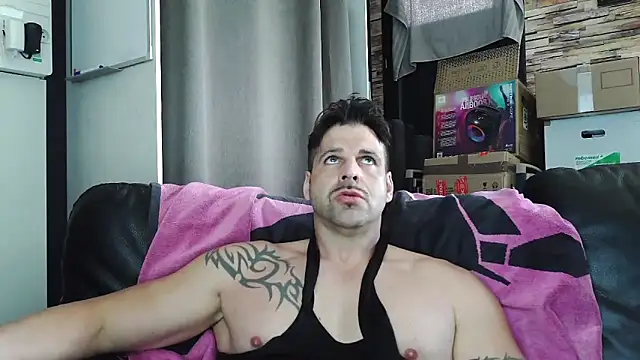 XxBigboybandxX online show from 03-18-26, 01:58