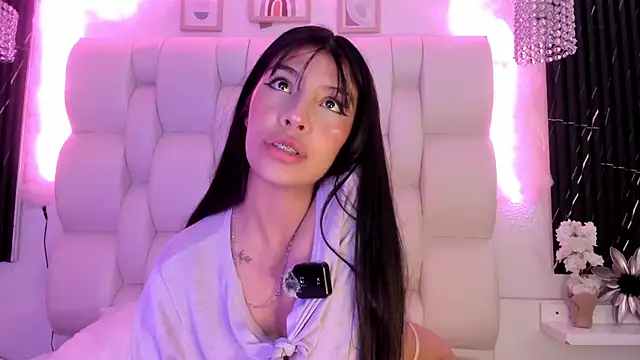 Snapshot of MelodiLovee_ chatting on 03-04-26, 03:51 MelodiLovee online show from 03-04-26, 03:51