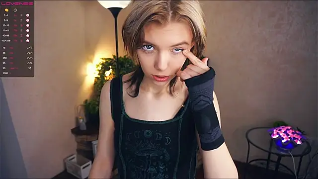 Snapshot of EngelAlman chatting on 01-18-25, 07:17 EngelAlman online show from 01-18-25, 07:17