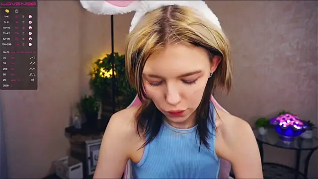 Snapshot of EngelAlman chatting on 02-14-25, 10:17 EngelAlman online show from 02-14-25, 10:17