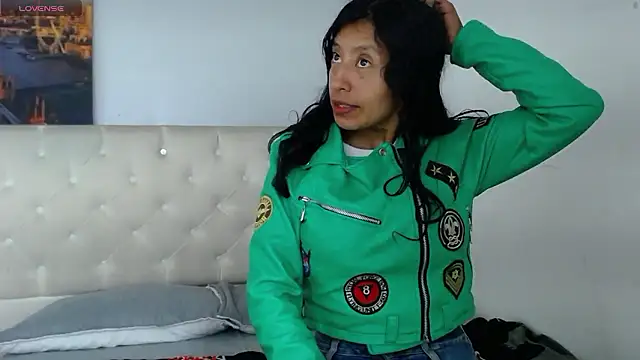 karolinee 66  online show from 12-06-24, 07:54