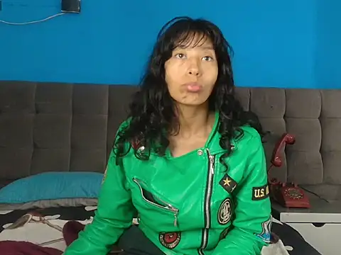 karolinee 66  online show from 03-19-26, 04:16