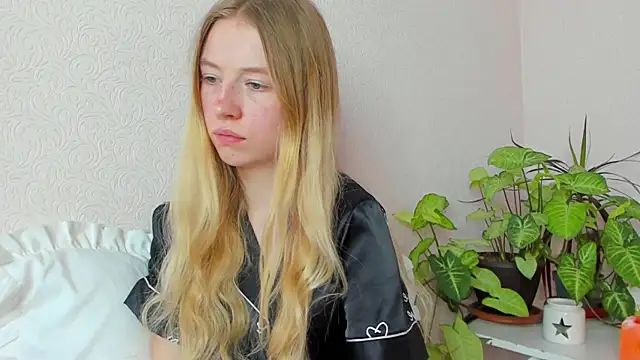 Snapshot of minidivaa_ chatting on 01-10-25, 11:43 minidivaa online show from 01-10-25, 11:43