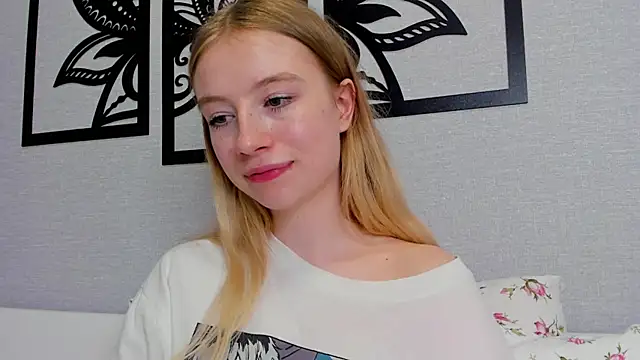 Snapshot of minidivaa_ chatting on 01-25-25, 02:15 minidivaa online show from 01-25-25, 02:15