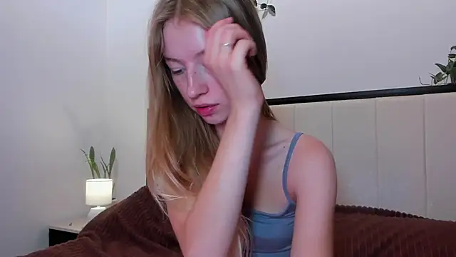 Snapshot of minidivaa_ chatting on 10-23-25, 06:13 minidivaa online show from 10-23-25, 06:13