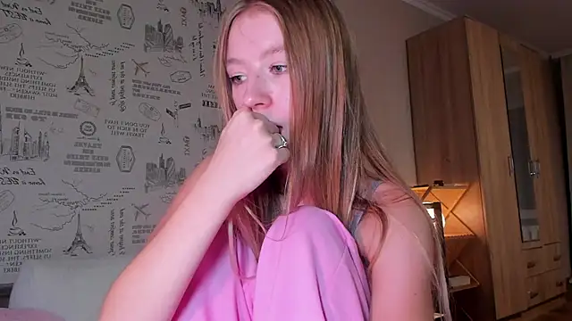 Snapshot of minidivaa_ chatting on 10-25-25, 08:58 minidivaa online show from 10-25-25, 08:58