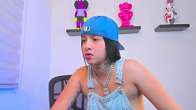 Gangster Girl online show from 12-17-24, 10:32