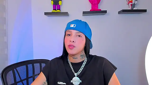 Gangster Girl online show from 12-21-24, 10:08