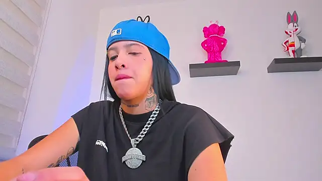 Gangster Girl online show from 12-22-24, 04:28