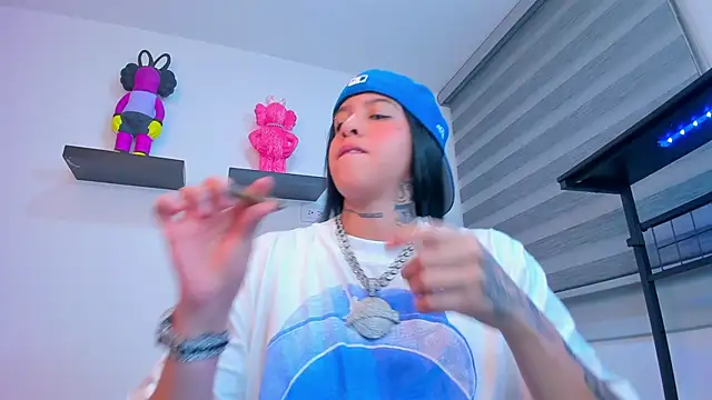 Gangster Girl online show from 10-28-25, 01:20