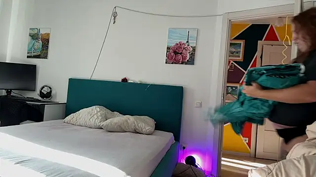 Snapshot of courteous_raspberrry chatting on 09-25-25, 12:42 courteous raspberrry online show from 09-25-25, 12:42