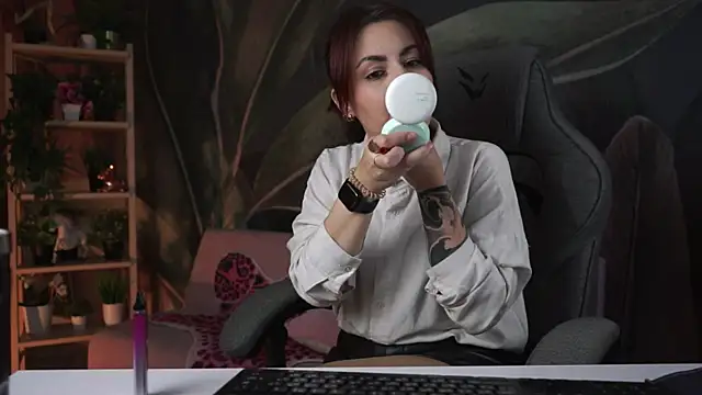 Lana  May online show from 10-19-25, 06:03