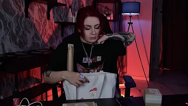 Snapshot of Lana__May chatting on 12-17-25, 09:15 Lana May online show from 12-17-25, 09:15