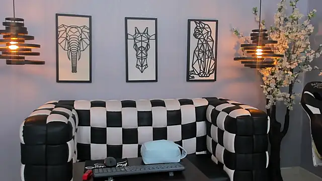 Snapshot of SARAFOXX_ chatting on 12-18-24, 02:06 SARAFOXX online show from 12-18-24, 02:06