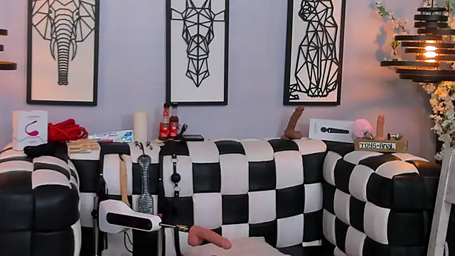 Snapshot of SARAFOXX_ chatting on 12-19-24, 05:50 SARAFOXX online show from 12-19-24, 05:50