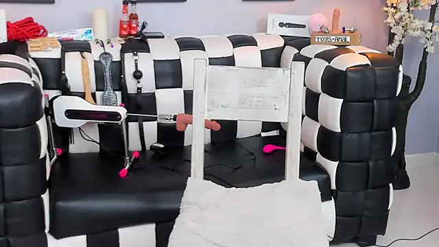 Snapshot of SARAFOXX_ chatting on 12-19-24, 08:55 SARAFOXX online show from 12-19-24, 08:55