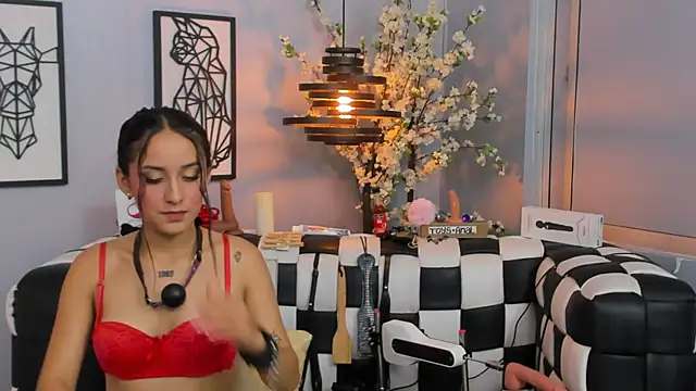 Snapshot of SARAFOXX_ chatting on 12-22-24, 02:49 SARAFOXX online show from 12-22-24, 02:49