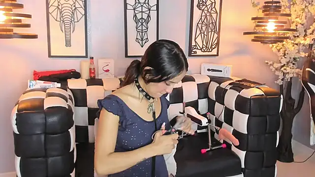 Snapshot of SARAFOXX_ chatting on 01-04-25, 05:37 SARAFOXX online show from 01-04-25, 05:37