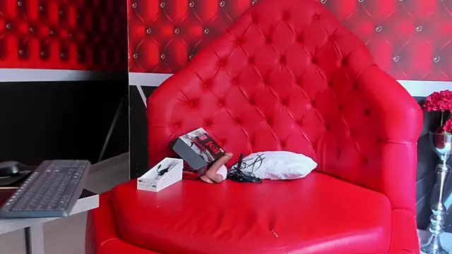 Snapshot of SARAFOXX_ chatting on 03-08-25, 05:43 SARAFOXX online show from 03-08-25, 05:43